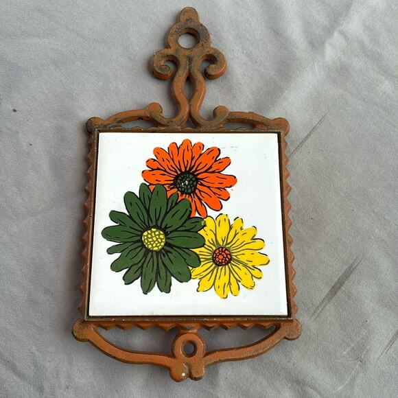 Antique Cast Iron Trivet Flower Power - Picture 1 of 6